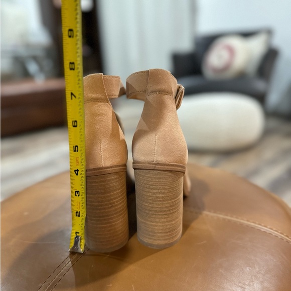 Marc Fisher Sandals - Picture 4 of 6